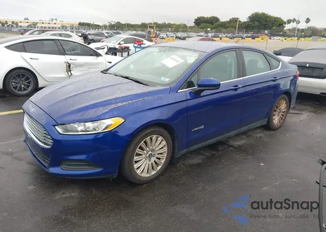 2016 Ford Fusion Hybrid S z USA, uszkodzony, nr VIN 3FA6P0UU8GR269673